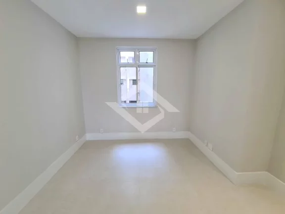 Imagem Apartamento à Venda em Copacabana com Vista para o Mar - 2 Quartos, 82 m²