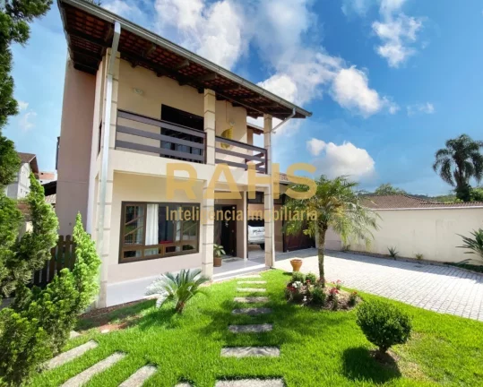 CASA NO VILA NOVA, PRÓXIMO A RUA XV DE NOVEMBR0 Excelente Sobrado, no Bairro Vila Nova, com 238 m2 ...