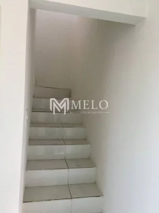 Imagem Casa com 2qts, suíte, 2 vagas com 110m2 Tamarineira...