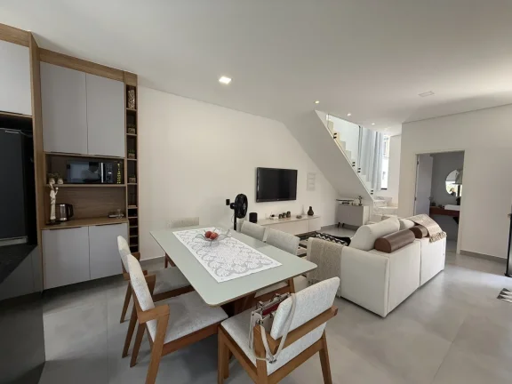 Imagem Linda Casa Mobiliada com Piscina - Condomínio Nova Jaguari