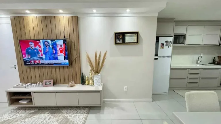 Imagem Apartamento com 2 dormitórios sendo 1 suíte e 1 vaga de garagem em Navegantes/SC