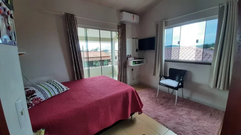 Imagem Casa à venda em Garopaba-SC, bairro Areias de Palhocinha: 3 quartos, 2 salas, 2 banheiros, 1 vaga, 160m². Venha conhecer!