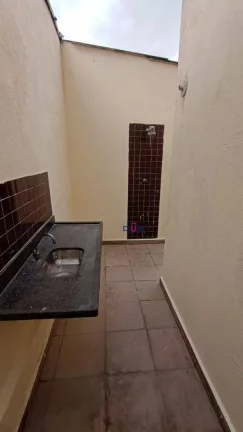 Imagem Casa tipo sobreposta baixa isolada, quintal com churrasqueira, 3 dormitórios à venda, 75 m² por R$ 480.000 - Marapé - Santos/SP