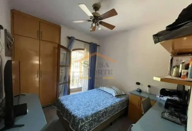 Imagem Sobrado com 208m². O imóvel possui 4 dormitórios, todos mobiliados, sendo 3 suítes, além de sac...