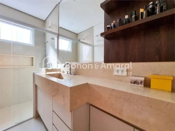 Imagem Excelente casa com 251m² de construção. Possui 4 vagas na garagem, Ao entrar nesta casa dos sonho...