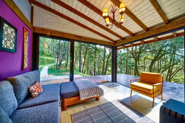 Imagem Cabana Moderna: Onde a Arquitetura se Mescla com a Floresta de Gonçalves