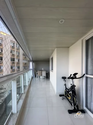 Imagem Residência de 3 Quartos com Vista para o Mar e o Morro do Moreno na Praia da Costa