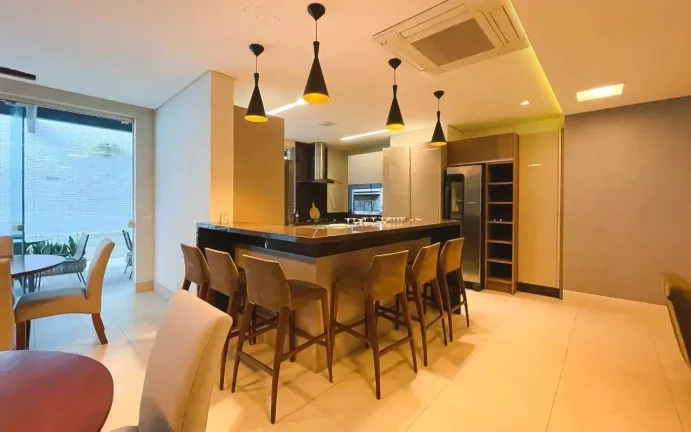 Imagem Apartamento mobiliado com 2 suítes e 2 vagas de garagem na Praia Brava em Itajaí