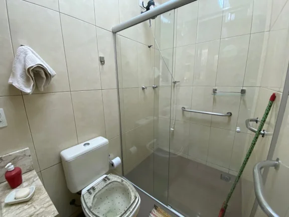 Imagem Casa térrea a venda em Santos, reformada, garagem, ótima