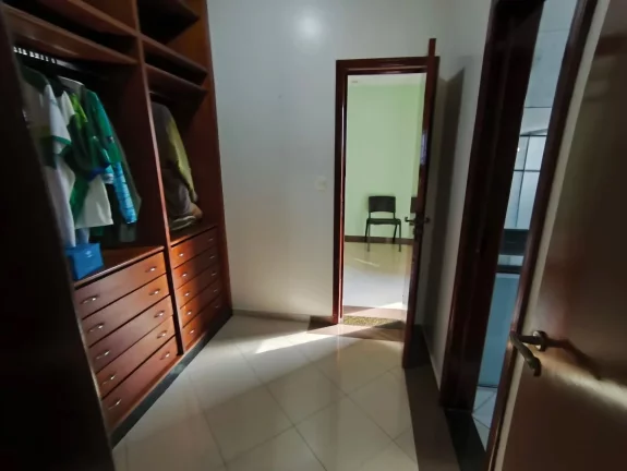 Imagem Sobrado De Esquina Sozinho No Lote No Centro De Sanedor Canedo