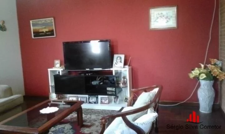Imagem Casa a venda com 03 quartos na Região do Portal de Campos do Jordão.