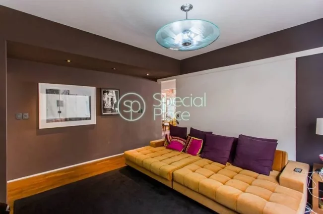 Imagem Excelente apartamento com 208m² no Jardim América. Amplo e ensolarado living com varanda, 03 dormi...