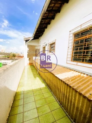 Imagem Casa com Fundos para Locação Comercial ou Residencial.