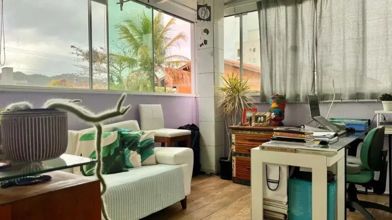 Imagem Casa com 3 dormitórios sendo 2 suítes e 1 vaga, a 150m do mar em Bombinhas/SC