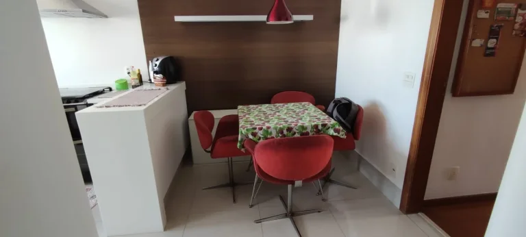 Imagem Cobertura 246M², 3Q, 3 Suítes, Sala bem ventilada, 4 Banheiros, 3 Vagas, Depósito, Churrasqueira, Piscina, Split, Salão de festas, Playground, Jardim.