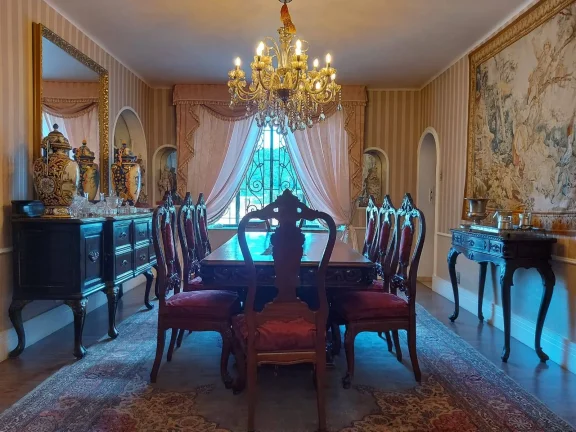 Imagem Casarão histórico estilo castelo, luxo e Requinte