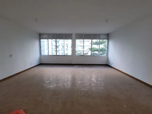 Imagem ASTÚRIAS - LOCALIZAÇÃO PRIVILEGIADA, UMA QUADRA DA PRAIA, AMPLO APARTAMENTO COM 100 M² ÚTEIS, GARAGEM DEMARCADA NO PRÉDIO, SERVIÇO DE PRAIA.