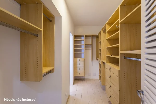 Imagem Apartamento 276M² Reformado, 3Q, 3 Suítes, 3 Banheiros, 4 Vagas, Varanda, Piscina, Academia, Churrasqueira, Salão de Festas, Playground, Split.