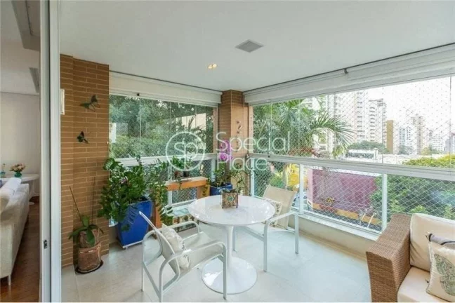Imagem Apartamento impecável. São 26m² de área privativa, 4 dormitórios ( 3 suítes) e 5 vagas na gara...