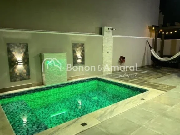 Imagem Casa à Venda no Condomínio Vila do Sol, 3 suítes com piscina em Valinhos-SP