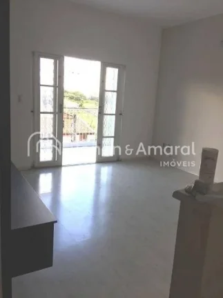 Imagem Casa a venda 3 quartos 1 suíte 

Casa constituída em 3 quartos sendo 1 suíte com hidromassagem, a...