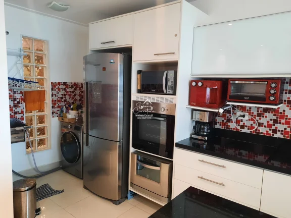 Imagem Excelente oportunidade: Apartamento atualizado com vista no Guarujá-SP, bairro Pitangueiras, 1 quarto, 2 salas, 1 banheiro, 2 vagas de garagem, 65m².