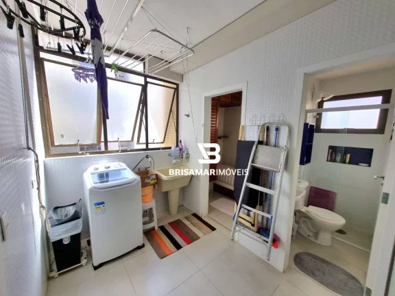 Imagem PITANGUEIRAS- DUAS QUADRAS DA PRAIA , TOTALMENTE REFORMADO E DECORADO, 02 VAGAS DE GARAGEM NO PRÉDIO.