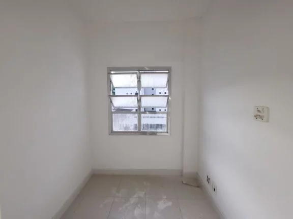 Imagem ASTÚRIAS - LOCALIZAÇÃO PRIVILEGIADA, UMA QUADRA DA PRAIA, AMPLO APARTAMENTO COM 100 M² ÚTEIS, GARAGEM DEMARCADA NO PRÉDIO, SERVIÇO DE PRAIA.