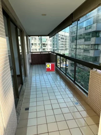 Imagem Vendo 3Q, Praia da Barra, 160m², cozinha planejada, armários, blindex, 2 vg, ônibus, clube, captação solar, recarga elétrica, tênis, futebol, squash