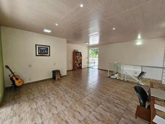Imagem Casa em Condomínio para Venda em Teresópolis / RJ no bairro Vale Alpino
