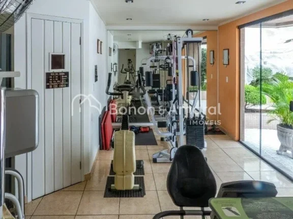 Imagem Apartamento reformado, em andar alto, com forno e armários embutidos e varanda!

Condomínio com ac...