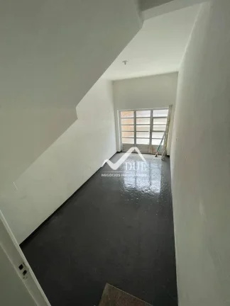 Imagem Sobrado isolado em excelente localização. 168m² de área útil.