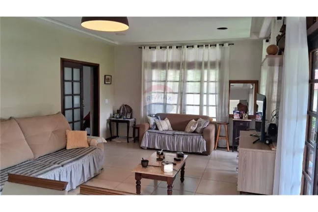 Imagem Casa com três dormitórios com banheiro no Condado .