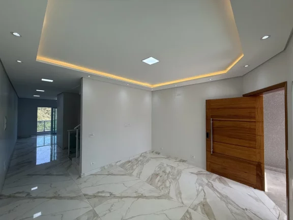 Imagem Casa Top com 4 Garagens, Vista para Mata e Salão de Festas