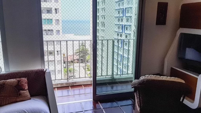 Imagem Pitangueiras - Vista para o mar - Uma quadra da praia - 01 vaga.