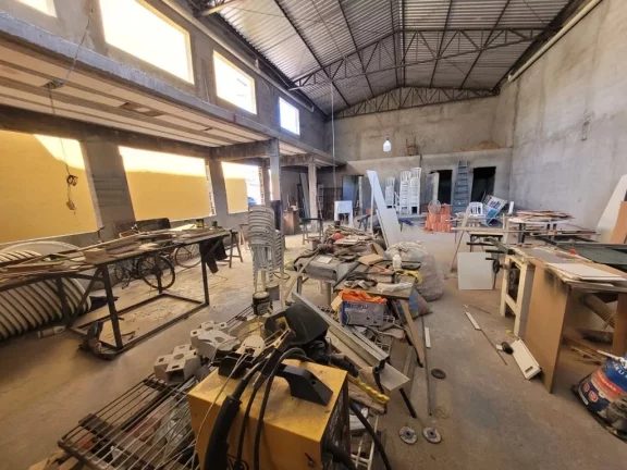 Imagem Prédio à venda, 244 m² por R$ 950.000,00 - Cidade Boa Vista - Suzano/SP
