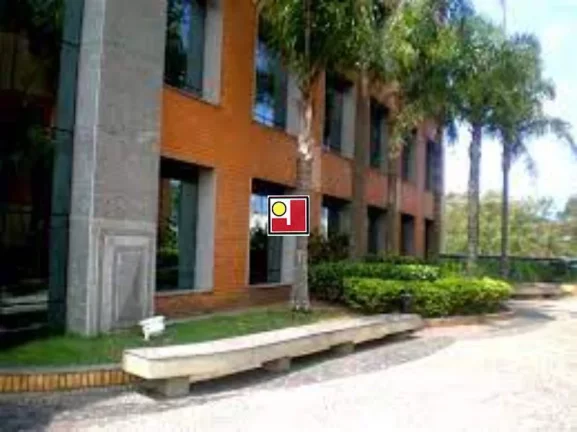Imagem Vendo sala no Via Parque Offices, 2º andar, luxuosa, benfeitorias, banheiro, vaga garagem, portaria 24 horas, entrega imediata, ponto nobre na Barra