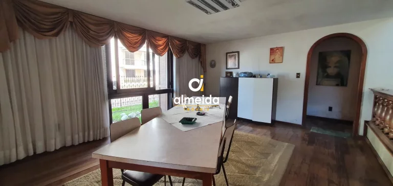 Imagem Casa 4 dormitórios à venda Centro Santa Maria/RS