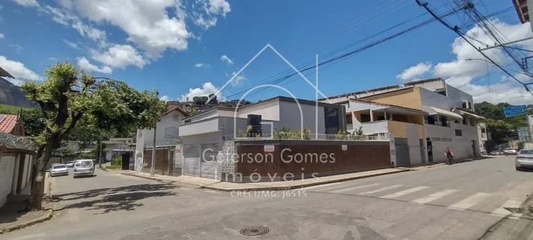 Imagem Casa à Venda - Com cinco dormitórios sendo 02 Suíte - Centro - Mantena - MG