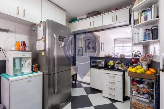 Imagem Apartamento à venda na Aclimação, São Paulo-SP: 3 quartos, 1 suíte, 2 salas, 2 banheiros, 1 vaga de garagem, 83m². Venha conferir!