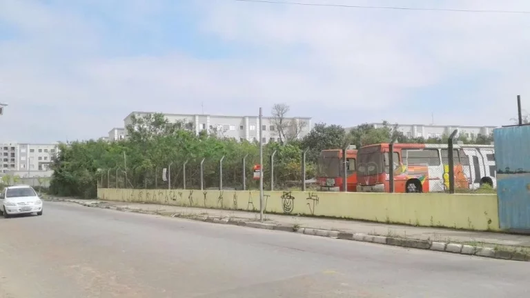 Imagem Área comercial à venda, Parque Santa Rosa, Suzano, com 100 metros de Frente para a Estrada dos Fernandes.