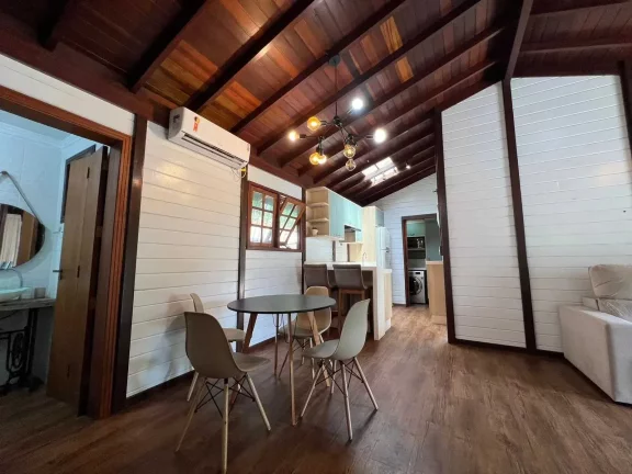 Imagem Casa com 3 dormitórios sendo 1 suíte e 1 vaga de garagem no Bairro Cabeçudas em Itajaí/SC