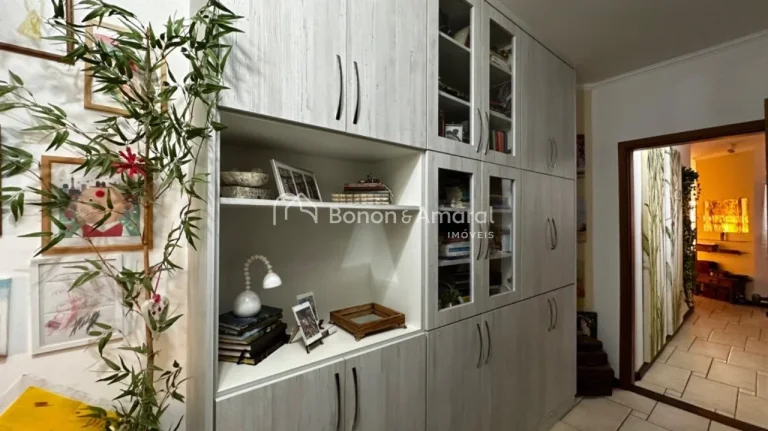 Imagem Amplo apartamento à venda no Jardim Chapadão em Campinas, em perfeito estado de conservação. O i...