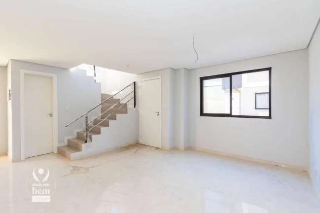 Imagem Sobrado a venda no Uberaba. 3 quartos, suíte, terraço e 1 vaga