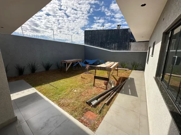 Imagem Alto Padrão para Venda em Maringá, Jardim Barcelona, 4 dormitórios, 1 suíte, 2 banheiros, 5 vagas