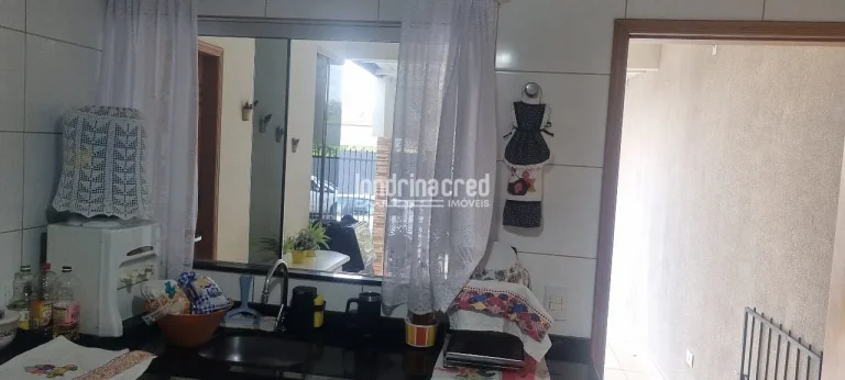 Imagem Linda Casa à Venda no Portal de Versalhes: 3 Quartos, Sendo 1 Suíte com Armários Planejados, por Apenas 550 Mil Reais – Oportunidade Imperdível!"