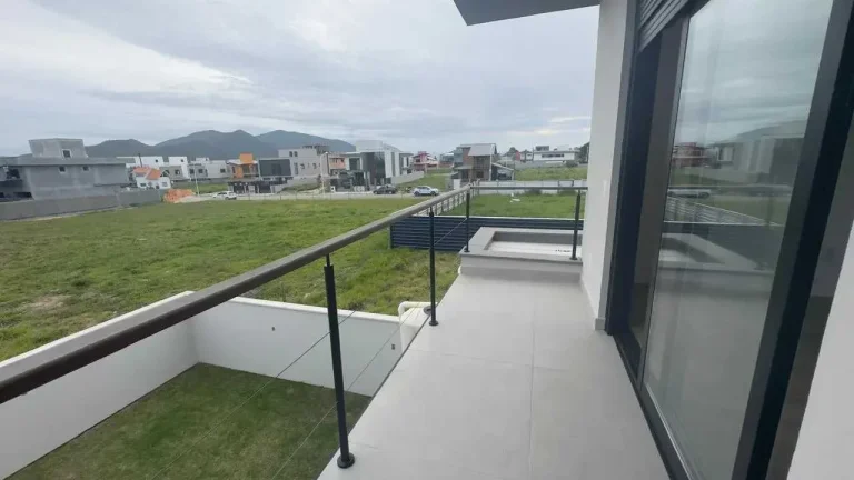 Imagem Casa com 3 dormitórios sendo 1 suíte e 2 vagas garagem - Campeche | Florianópolis/SC