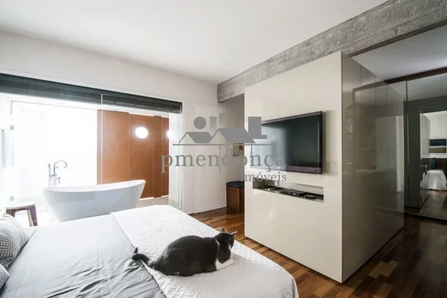 Imagem Lindo apartamento reformado com 1 suíte e 2 vagas, 140m².3