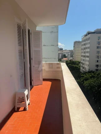 Imagem Apartamento mobiliado para alugar no Flamengo, 189m², 3Qtos, de frente.