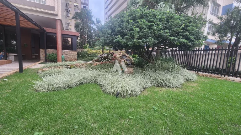 Imagem Vista para o mar, 3 dormitórios, 1 suíte, Pompeia, banheiro e dormitório de empregada